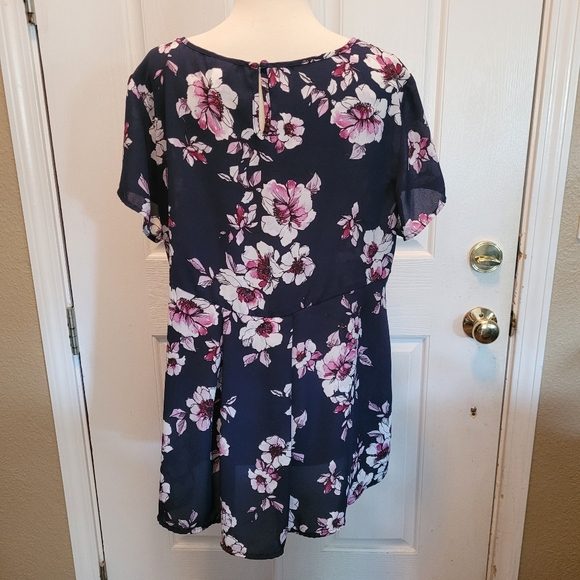 Torrid Floral Top Blouse Cherry Blossom Lightweight Short Sleeves Boho 1 1X - Picture 5 of 6